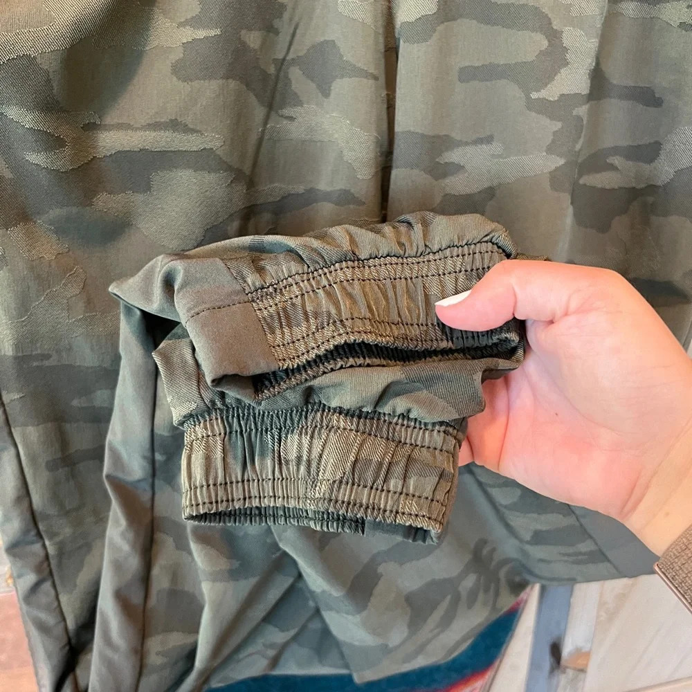 Athleta Brooklyn textured lined jogger size 6 - Picture 2 of 13